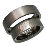 平行台の形の厚い目のチタンマリッジリング