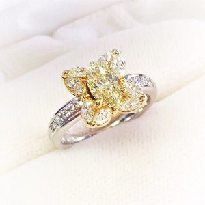 プラチナとゴールドのコンビのダイヤモンドリング