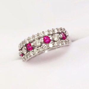 ダイヤモンドとルビーのリング