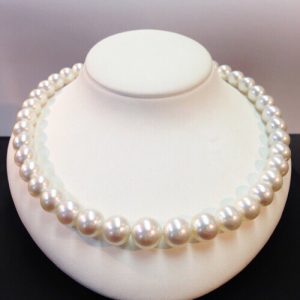 大粒のパールネックレス
