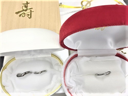 純チタンエンゲージリングとマリッジリング