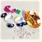 イエロー、レッド、ブルー、クリアーな宝石