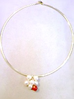 赤いサンゴと真珠でペンダント制作