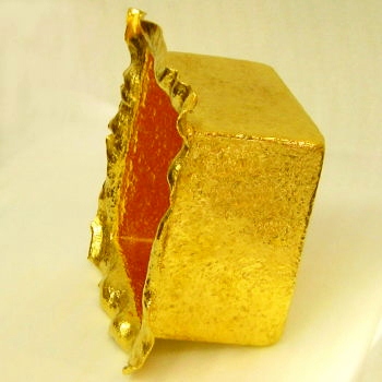 純金で創作 四角い器 岡田彫金工房