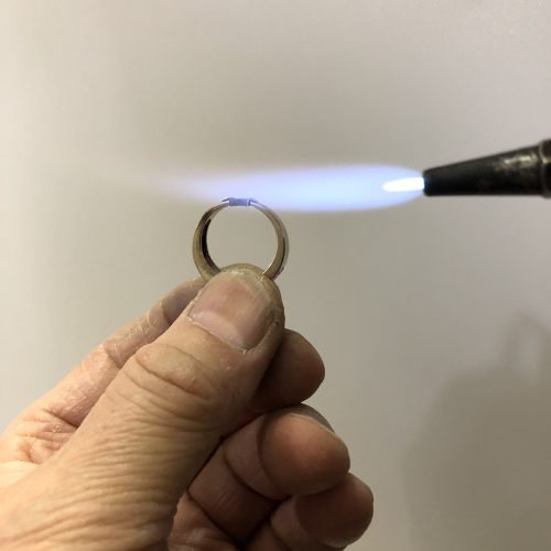 ロウ付け中画像